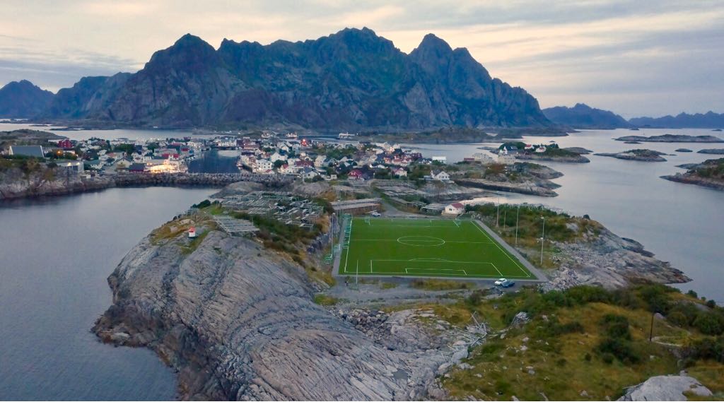 Henningsvaer Stadium